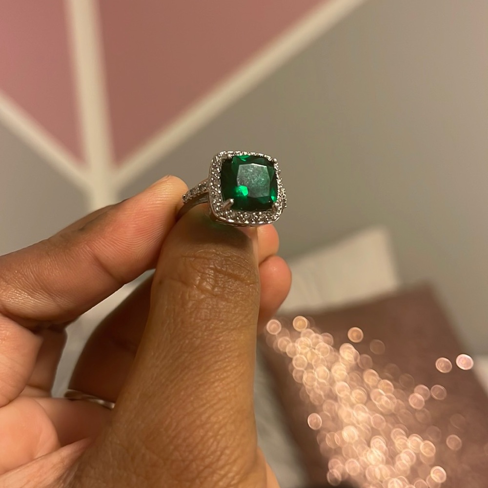 Green Crystal Chunky Ring ‼️BUNDLE AND SAVE‼️